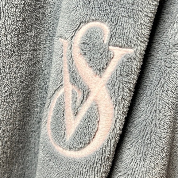 VICTORIA’S SECRET ROBE - Picture 2 of 3